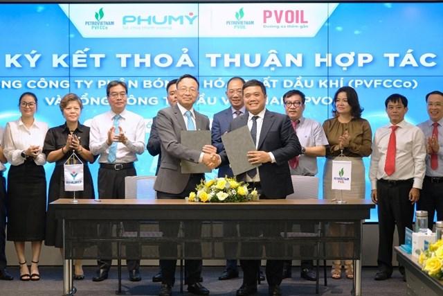 Việc mở rộng hợp tác chiến lược với nhiều đối tác trong và ngoài Petrovietnam được PVFCCo - Phú Mỹ đẩy mạnh trong 9 tháng đầu năm. phu-my-3