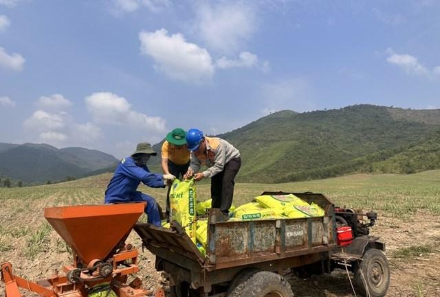 Phân bón Phú Mỹ đã trở thành người bạn đồng hành cùng bà con nông dân trên mọi miền đất nước. phu-my