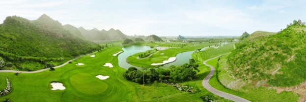 Tuyệt tác sân golf uốn lượn mềm mại quanh những khối núi đá vôi hàng triệu năm tuổi, hòa quyện với hồ nước và rừng cây Screenshot_1