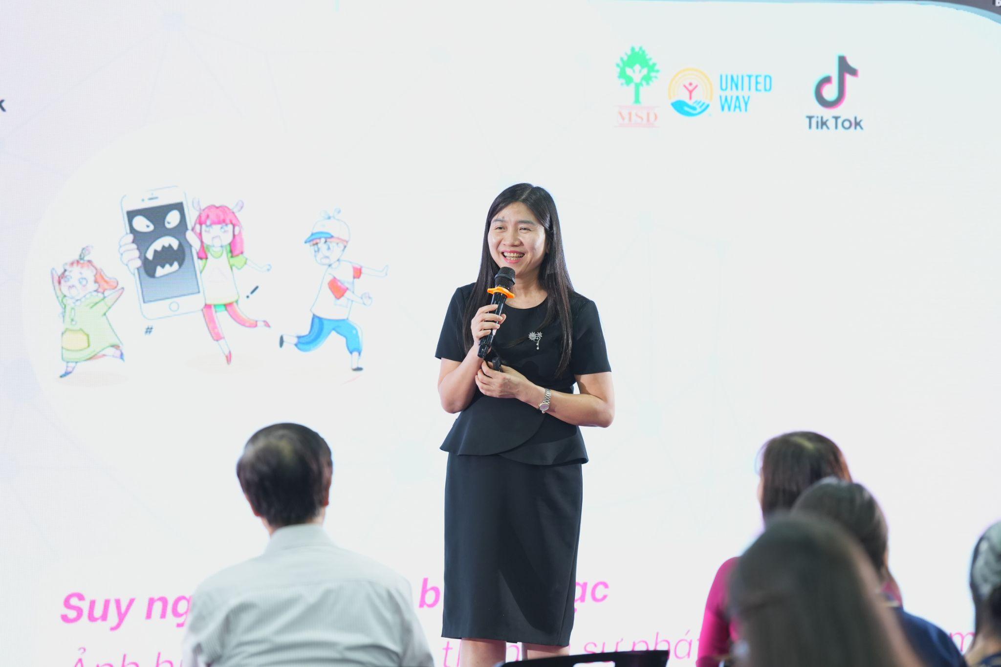 Bà Nguyễn Thị Nga, Phó Cục trưởng Cục Bà mẹ và Trẻ em, Bộ Y tế khẳng định, bảo vệ trẻ em trên môi trường mạng không chỉ là nhiệm vụ của Chính phủ, mà cần sự tham gia tích cực của mỗi gia đình – đặc biệt là phụ huynh 11747578420.jpeg
