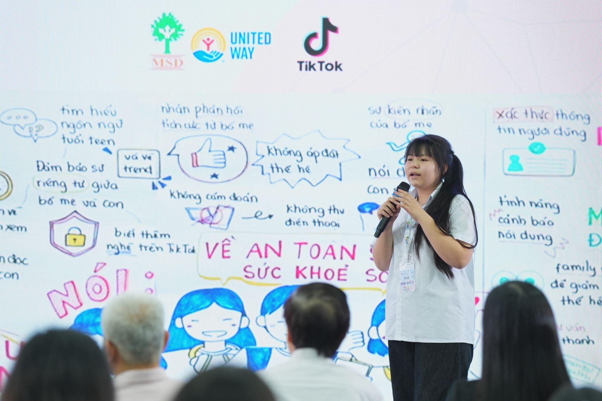 Em B.G.H đại diện các bạn học sinh chia sẻ tiếng nói. 41747578420.jpeg