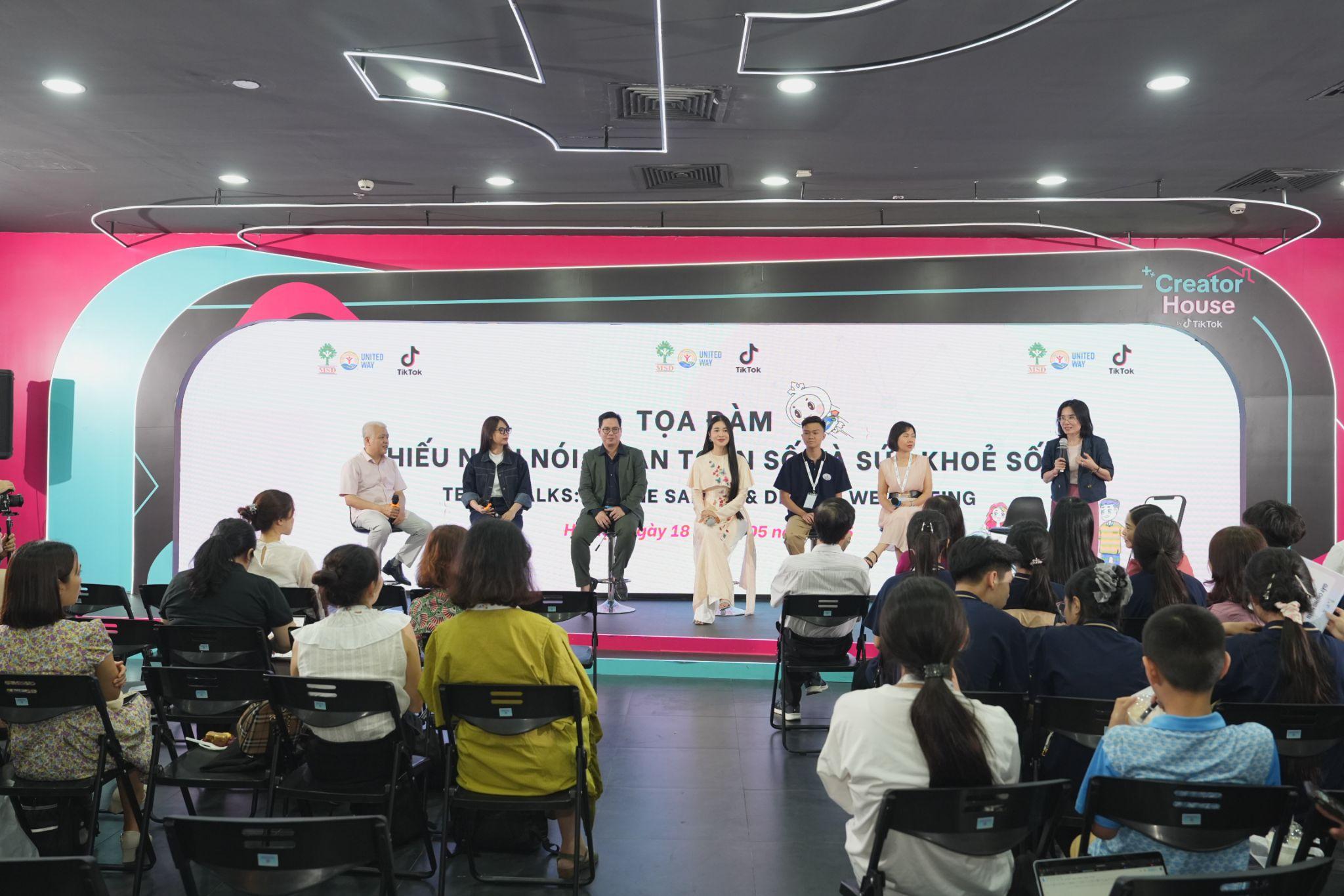 Toàn cảnh tọa đàm. 71747578420.jpeg