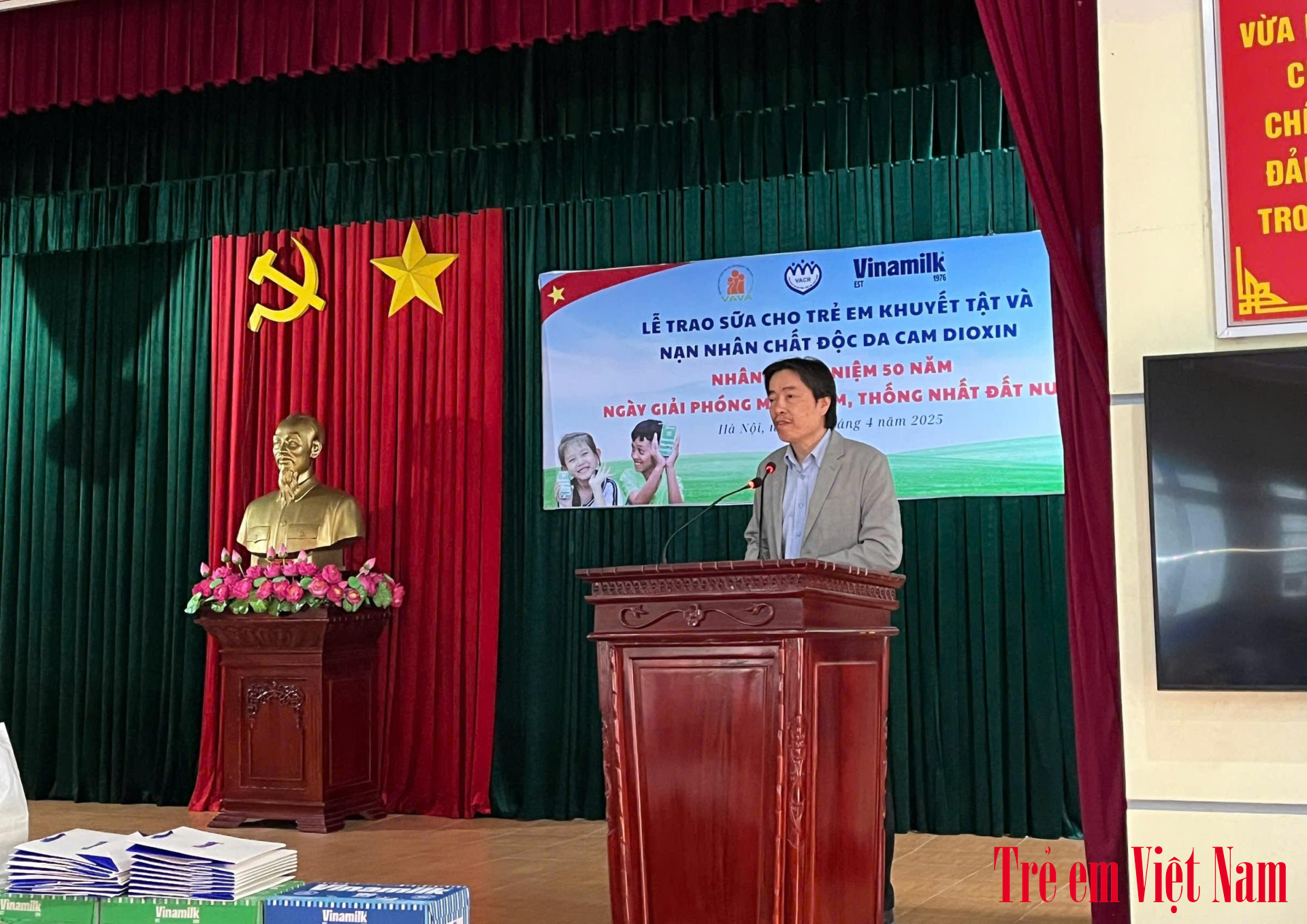 Ông Đặng Hoa Nam, nguyên Cục trưởng Cục Trẻ em, Phó Chủ tịch Hội Bảo vệ Quyền trẻ em Việt Nam phát biểu tại chương trình. Ảnh: Hương Giang ng hoa nam