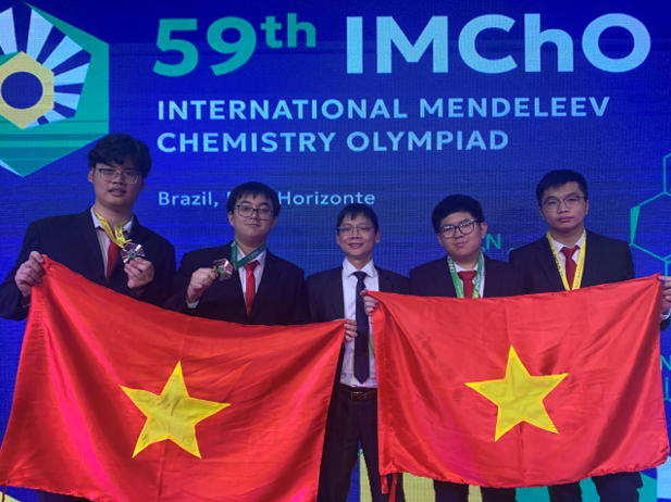 4 học sinh Việt Nam xuất sắc giành huy chương Kỳ thi Olympic Hóa học Quốc tế Mendeleev lần thứ 59. 4hocsinhvietnamgianhgiaihoahocquocte2025