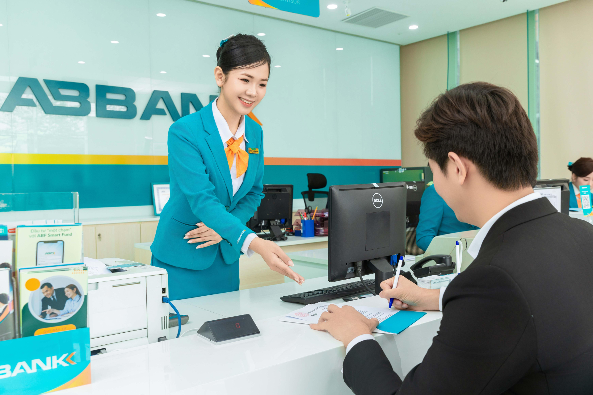 Năm 2025, ABBANK kế hoạch thực hiện thúc đẩy đổi mới thông qua việc triển khai các sáng kiến phát triển bền vững tuân theo tiêu chuẩn ESG, ưu tiên yếu tố Xã hội (S) abbank (2)