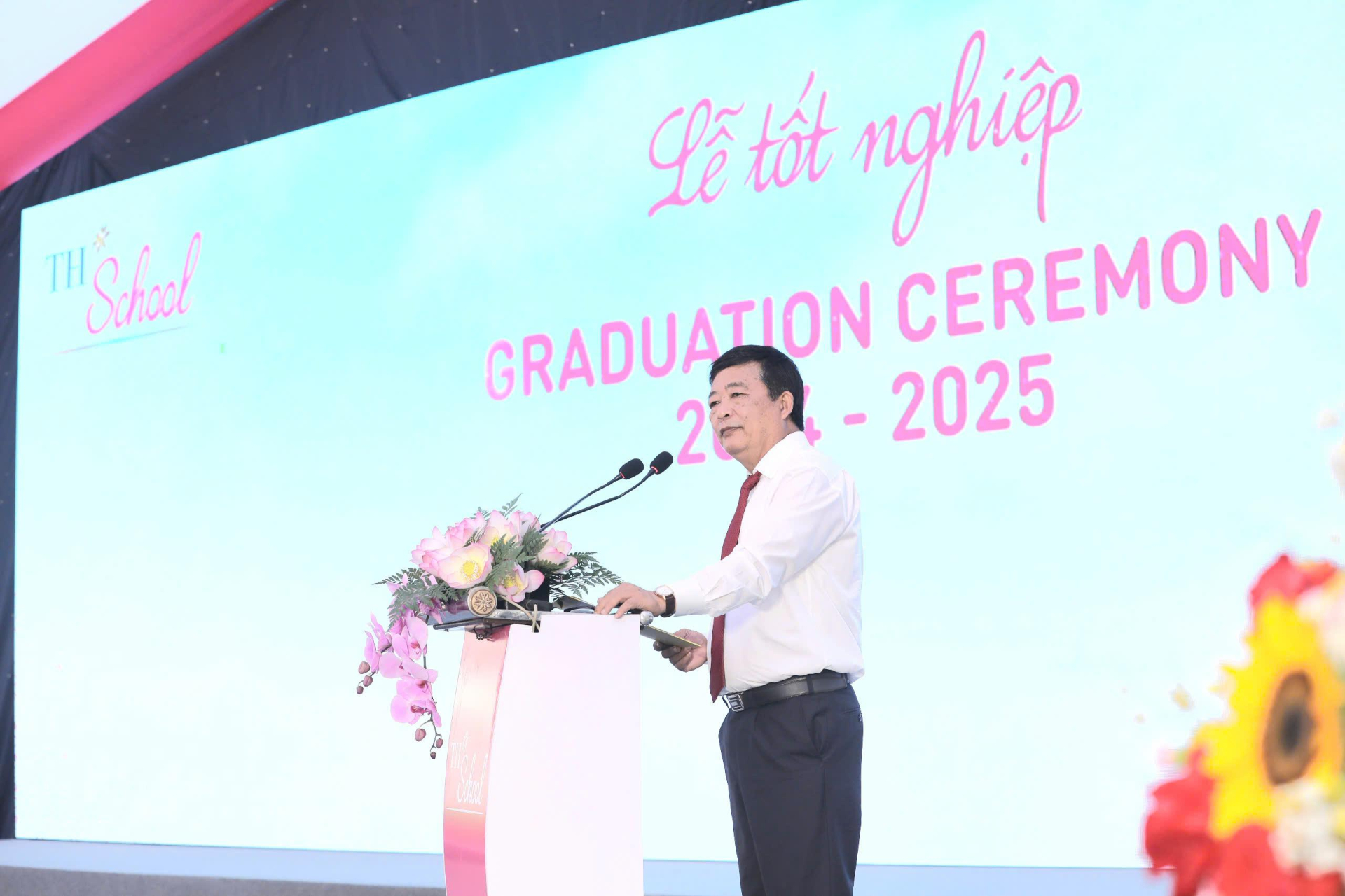 Ông Võ Văn Mai - Phó Giám đốc Sở Giáo dục và Đào tạo Nghệ An phát biểu tại buổi lễ. Ong Vo Van Mai