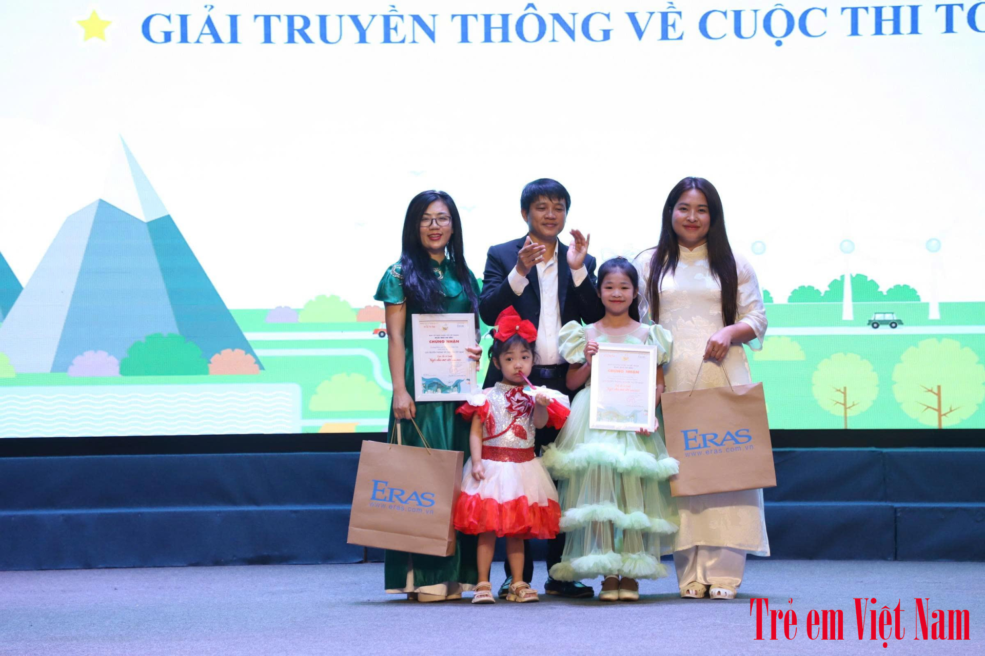 Trường mầm non Công dân Toàn cầu và Trường Tiểu học Hương Sơn nhận giải truyền thông tốt nhất về cuộc thi. dothixanhhanhphuc2025