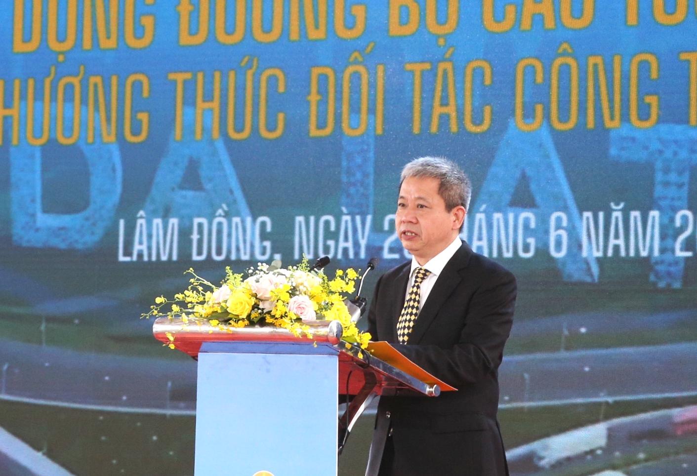 Ông Doãn Tuấn Anh, Chủ tịch HĐQT kiêm Tổng Giám đốc CTCP BOT Cao tốc Bảo Lộc – Liên Khương, đại diện liên danh nhà đầu tư phát biểu. doãn tuấn anh