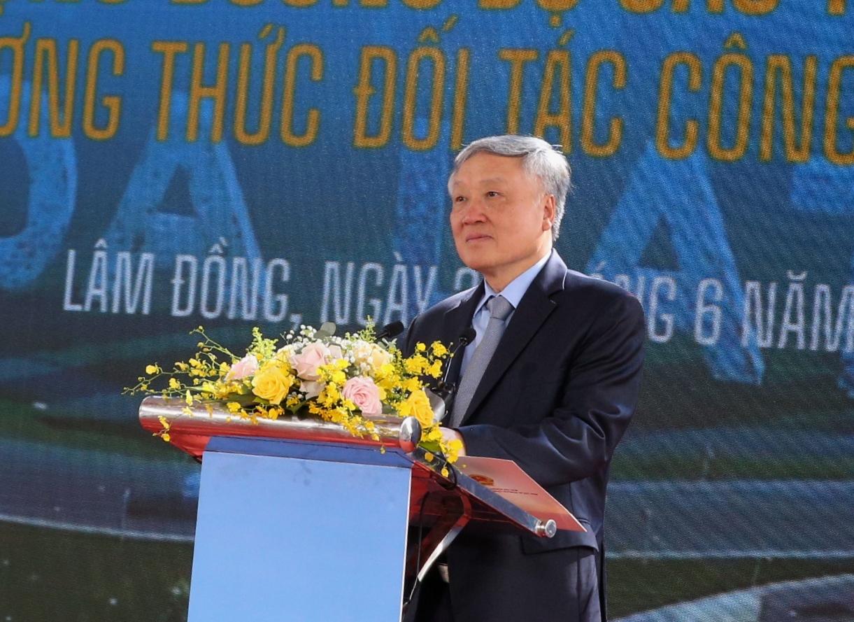 Phó Thủ tướng Thường trực Chính phủ Nguyễn Hoà Bình phát lệnh khởi công dự án. phó thủ tướng nguyễn hòa bình