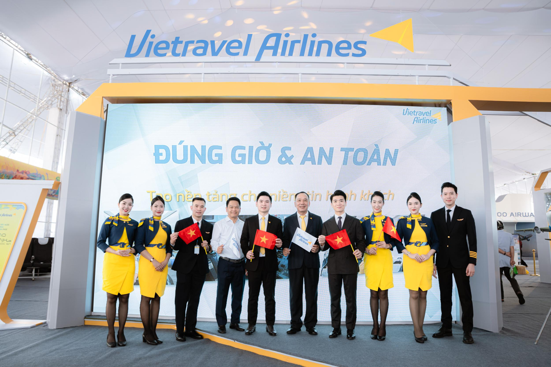 Vietravel Airlines chính thức khai trương gian trưng bày tại Triển lãm Thành tựu Đất nước Vietravel Airlines