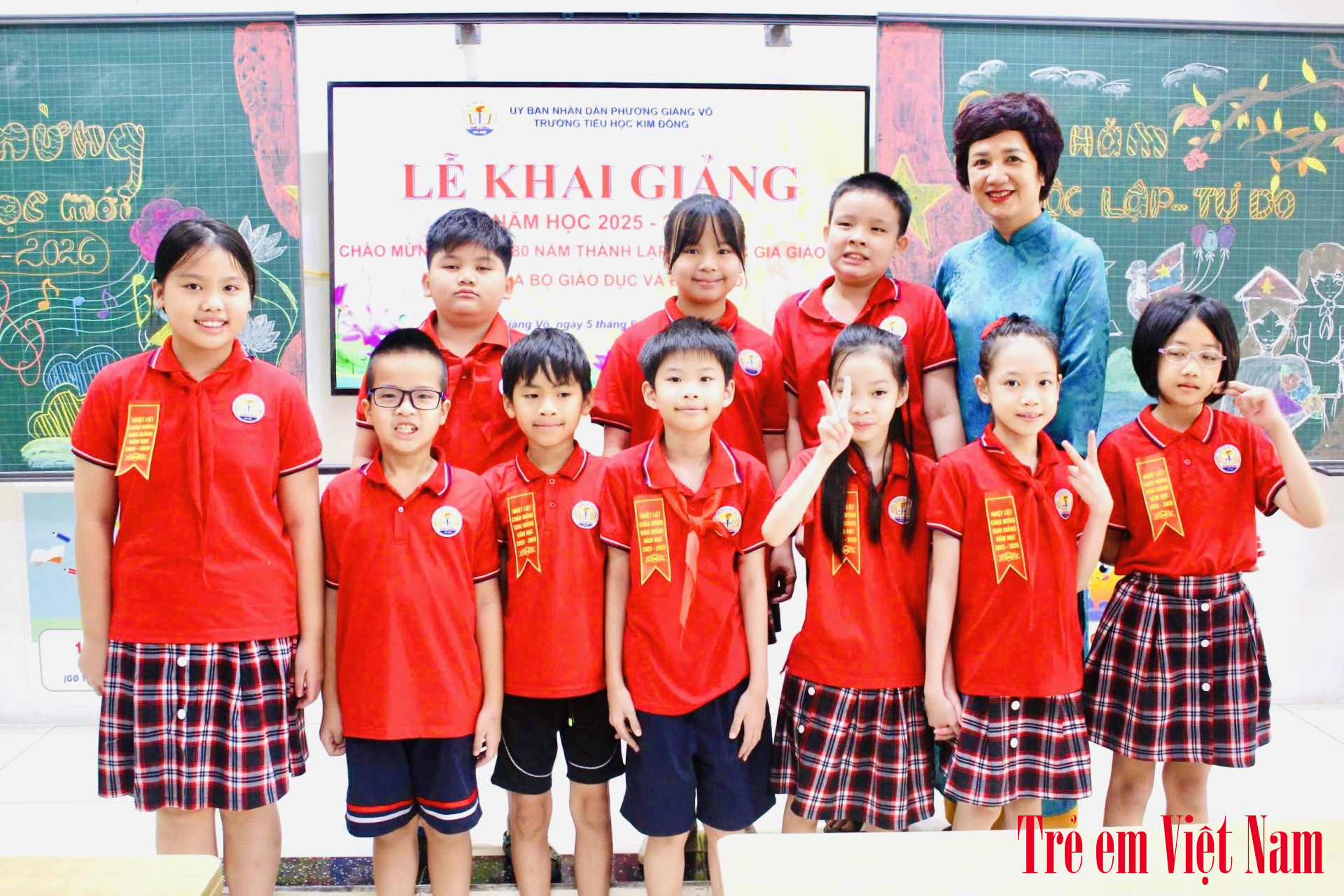 Những hình ảnh yêu thương của cô và trò lớp 5A3 chào đón năm học mới. IMG_9901