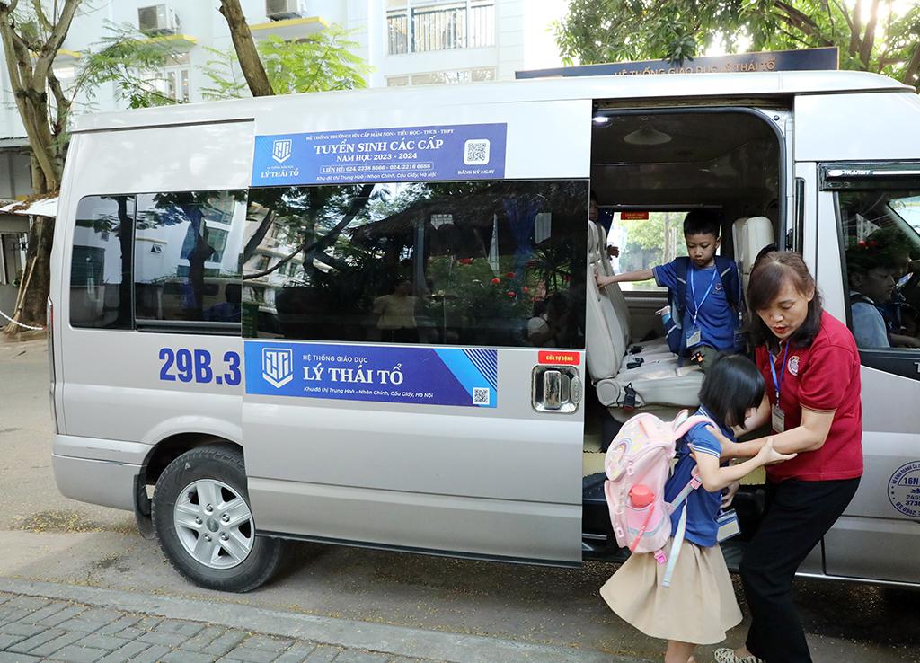 xe đưa đón học sinh