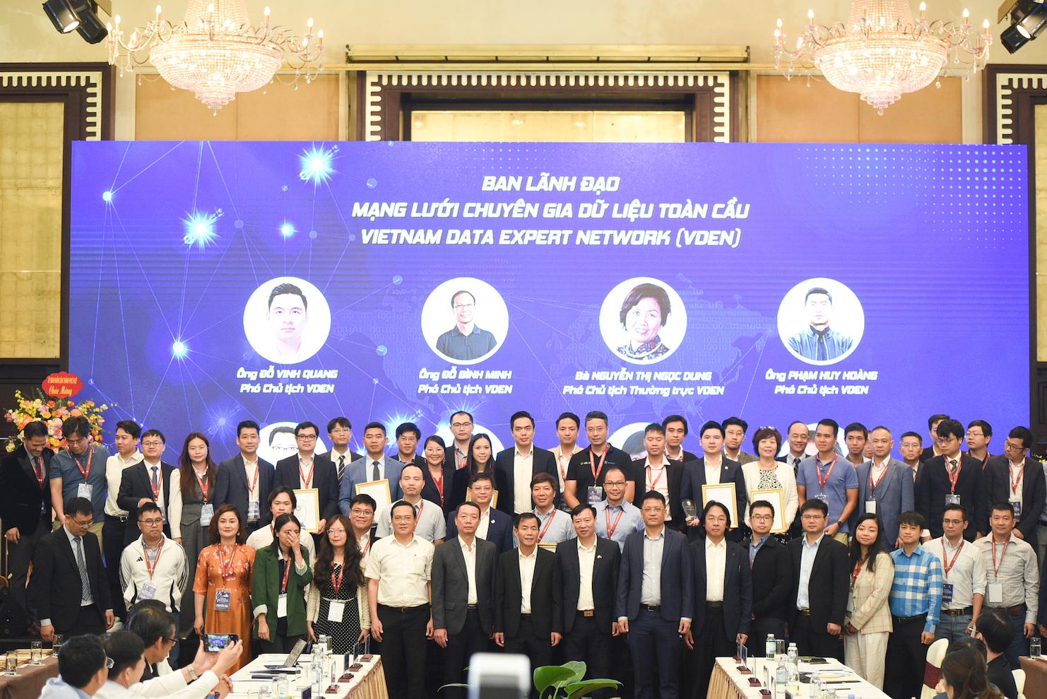 Lễ ra mắt Mạng lưới chuyên gia dữ liệu toàn cầu VDEN đỗ vinh quang