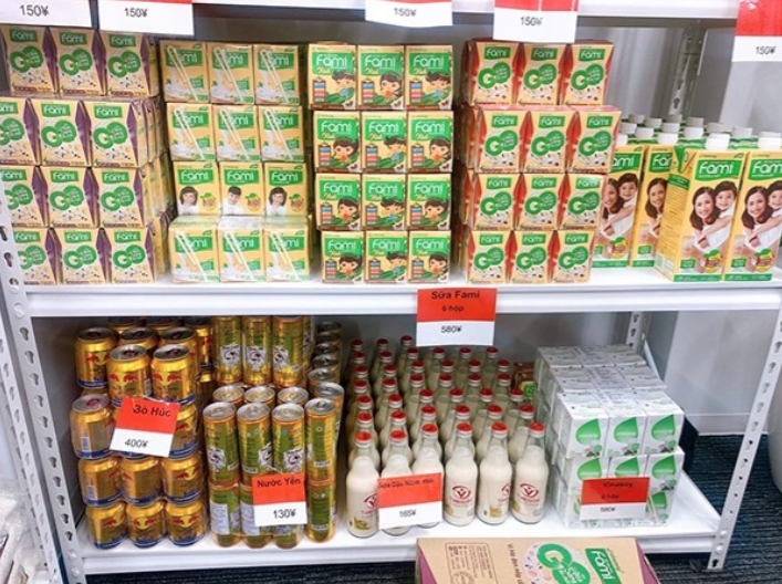 Sữa Fami bày bán trong một siêu thị Việt Nam tại Nhật Bản