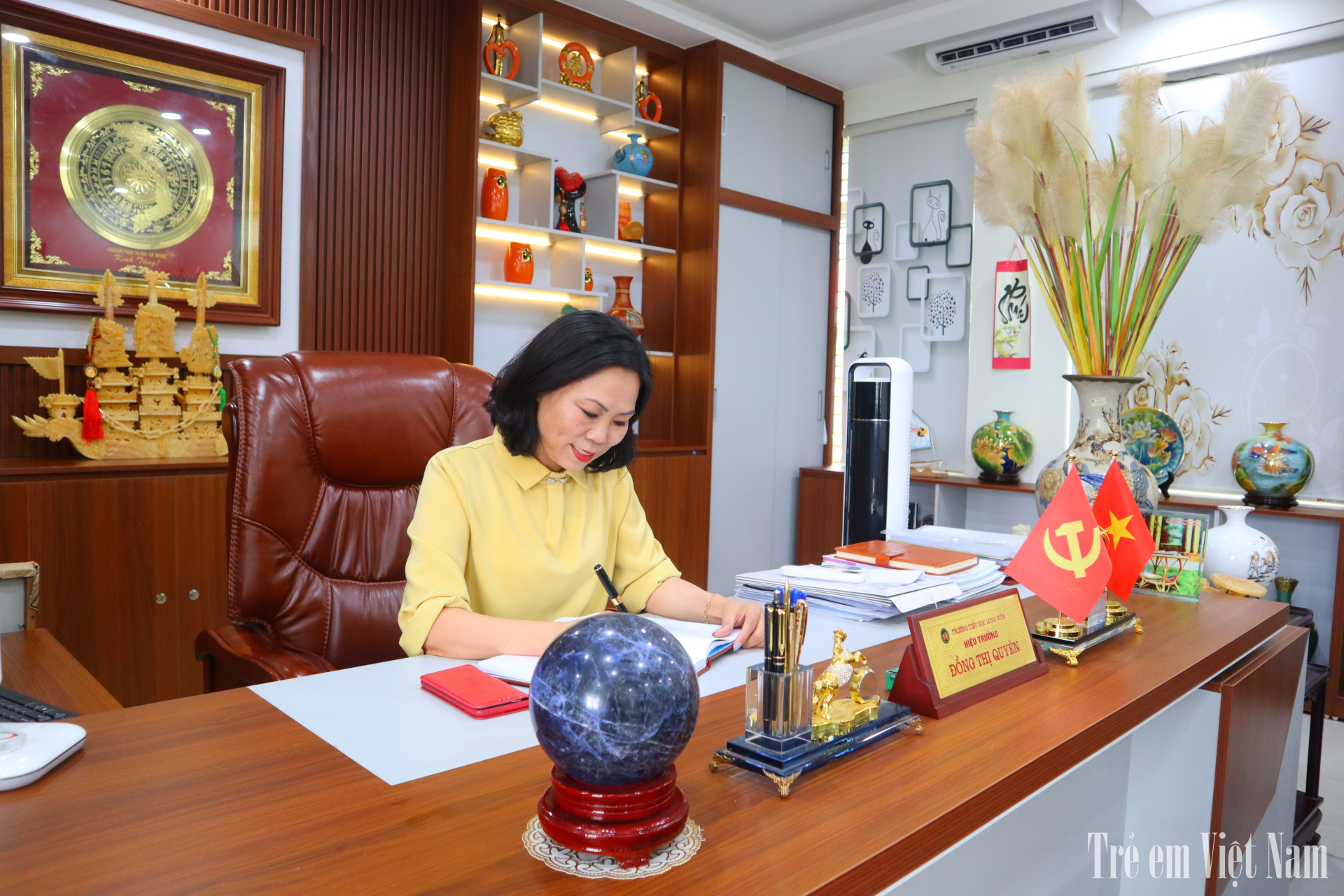 Bà Đồng Thị Quyên - Hiệu trưởng trường Tiểu học Long Biên, Hà Nội