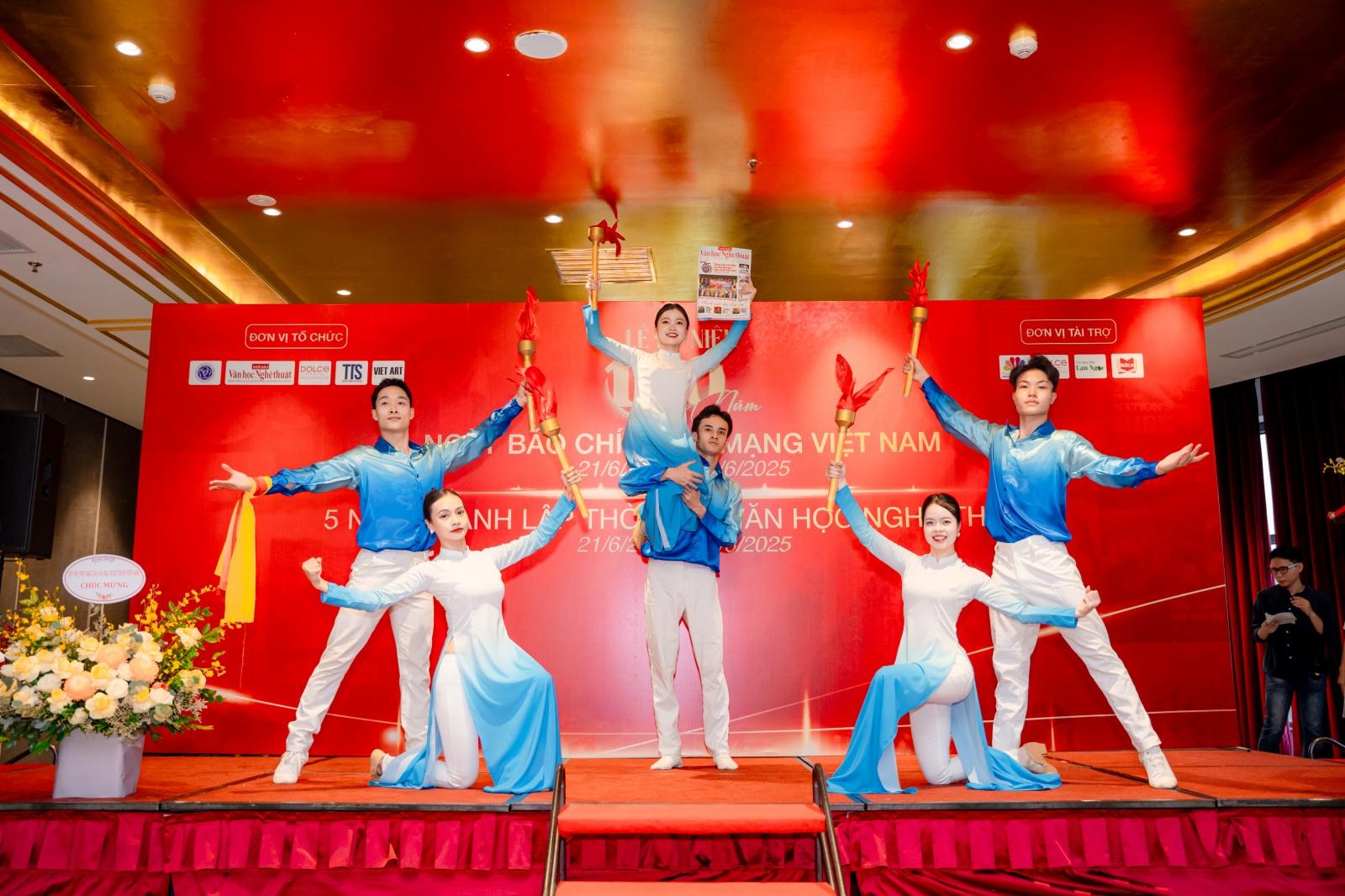 HHThời báo văn học
