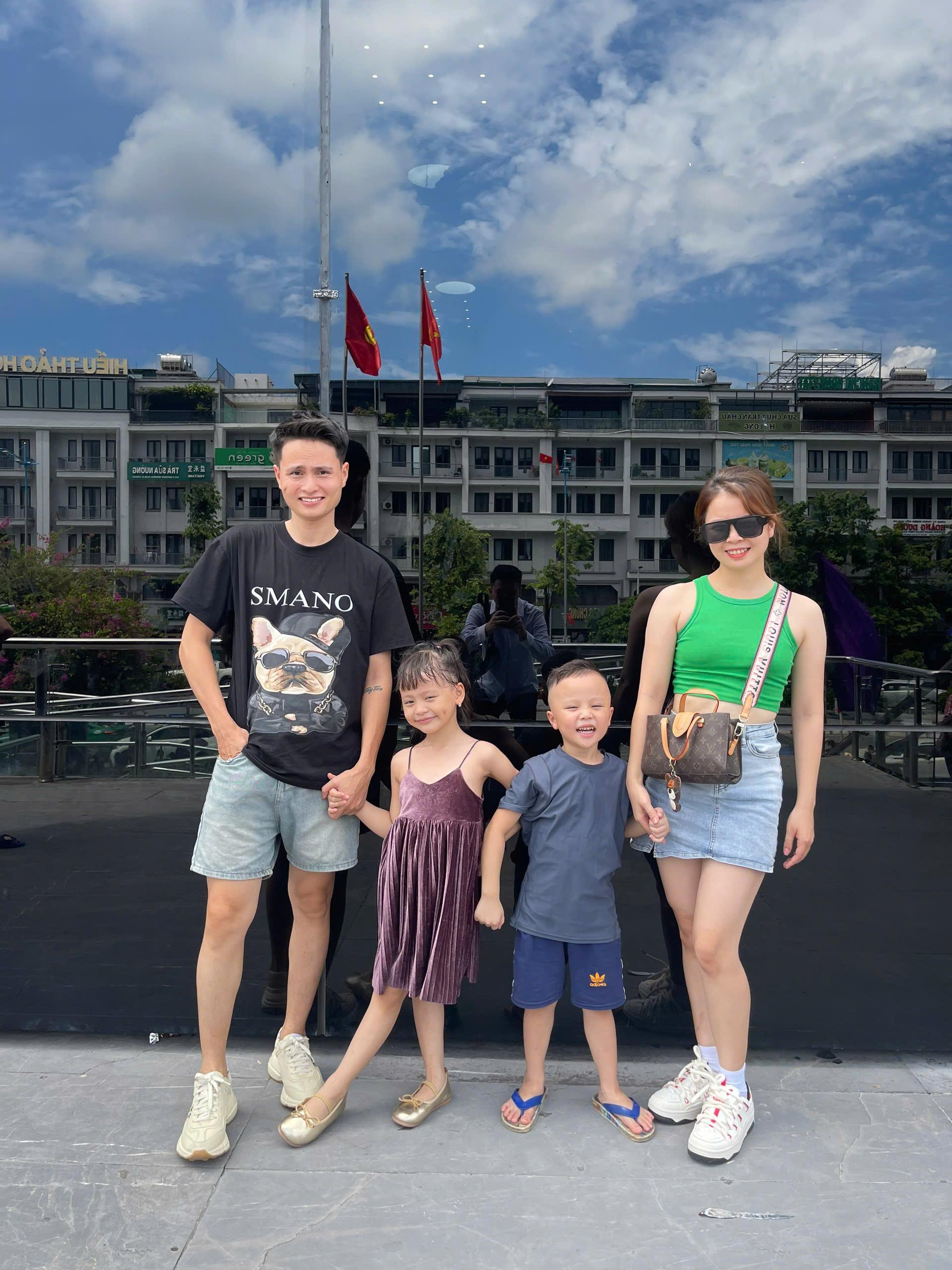 Gia đình mong bé Dâu lớn lên trong yêu thương, giữ mãi nụ cười hồn nhiên. Ảnh: NVCC gia dình be
