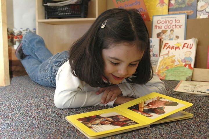 Cha mẹ giúp con cải thiện kỹ năng đọc như thế nào?