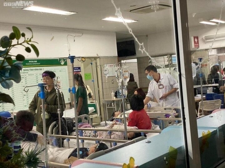 Hơn 50 học sinh tiểu học ở Hà Nội nghi bị ngộ độc sau chuyến dã ngoại, sức khoẻ các em hiện tại ra sao? 
