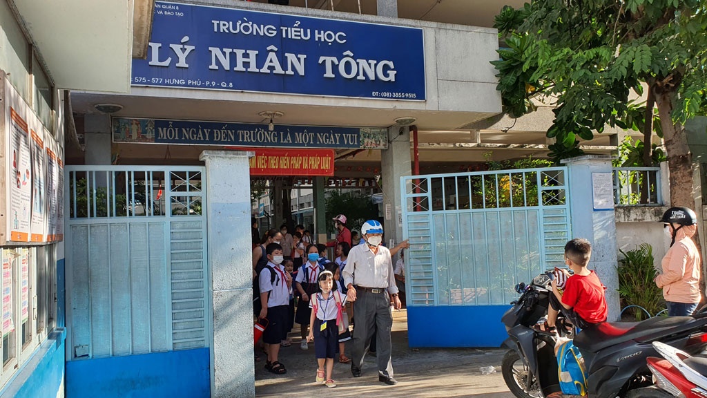 Trẻ lớp 1 bị người lạ chở đi sau giờ học: Để con đến trường an toàn