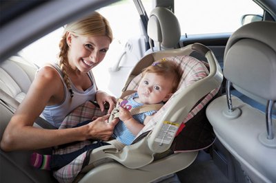 Cần lắp đặt thiết bị an toàn cho trẻ em trên ô tô