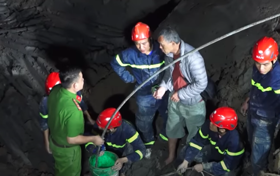 Thông tin mới nhất vụ cứu cháu bé rơi xuống trụ bê tông sâu 35 m ở Đồng Tháp
