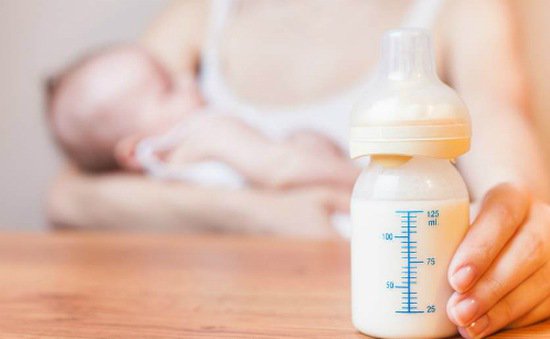 Chuyên gia lưu ý khi dùng sữa cho trẻ sinh non nhẹ cân