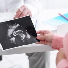 Tầm soát trước sinh và sơ sinh: Đầu tư nhỏ, lợi ích lớn