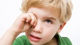Nguyên nhân gây khô mắt ở trẻ em