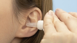Cách sử dụng thuốc nhỏ tai cho trẻ