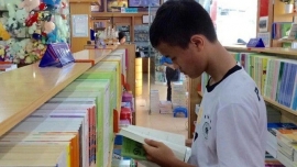 Vào học hơn nửa tháng, phụ huynh vẫn chật vật tìm mua sách giáo khoa