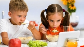 Xây dựng kỷ luật bàn ăn giúp trẻ ăn uống lành mạnh
