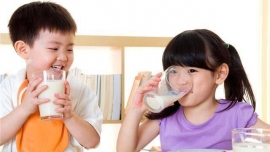 Tại sao nên bổ sung sữa bột cho trẻ? Bổ sung đến khi nào?