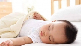 Trẻ uống sữa trước khi đi ngủ có thể kém phát triển chiều cao?