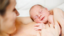 Chăm sóc da kề da tăng tỷ lệ sống của trẻ sinh non