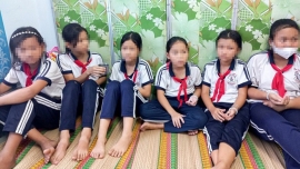 Bình Phước: 9 học sinh ngộ độc nhập viện sau khi ăn kẹo mua ở cổng trường