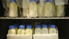Cảnh báo nguy cơ lây nhiễm mầm bệnh cho trẻ khi xin sữa mẹ trên mạng