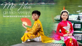Hai Quán quân Đại sứ Áo dài Trẻ em Việt Nam mang đến sắc xuân với áo dài 'Mơ hoa'