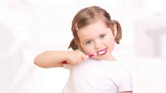 Lời khuyên giúp mẹ mua bàn chải đánh răng phù hợp với trẻ