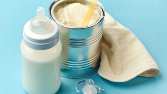 Có nên cho trẻ uống sữa bột đậu nành?