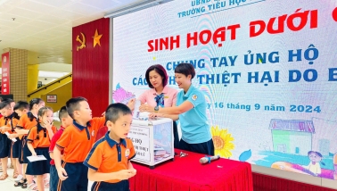 Học sinh tiểu học Hà Nội trao gửi yêu thương đến trẻ em vùng bão lũ