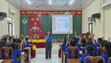 Trường THPT Cù Huy Cận tổ chức buổi ngoại khóa với chủ đề 'Sức khỏe sinh sản vị thanh niên' 