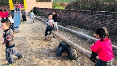 Chuyên gia cảnh báo: Đô thị hóa thu hẹp sân chơi, đẩy trẻ vào vòng nguy hiểm