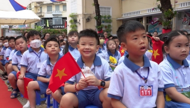 Muôn hình vạn vẻ những khoản thu 'gây choáng' trong trường học