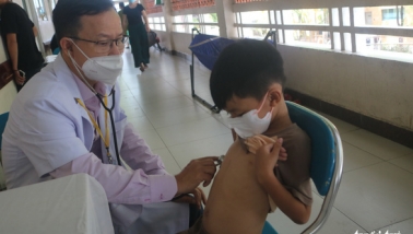 Trẻ bị táo bón vì sợ... nhà vệ sinh ở trường học