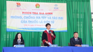 Phiên tòa giả định phòng, chống ma tuý và tác hại của thuốc lá điện tử tại trường học