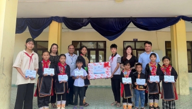 Trao học bổng và tặng quà cho trên 3.000 trẻ em khó khăn