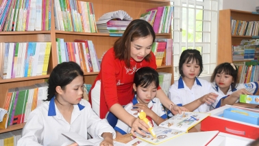 Tặng 365 triệu đồng xây thư viện cho trẻ em khó khăn tỉnh Tuyên Quang