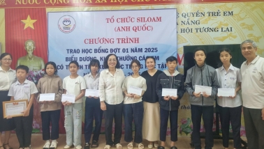 Đà Nẵng: Trao 43 suất học bổng cho học sinh, sinh viên có hoàn cảnh đặc biệt khó khăn