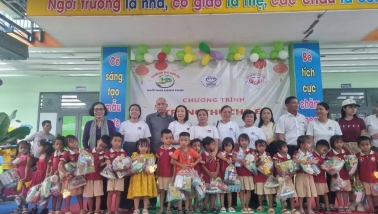 Hàng nghìn suất quà Trung thu đến với trẻ em nghèo, khó khăn